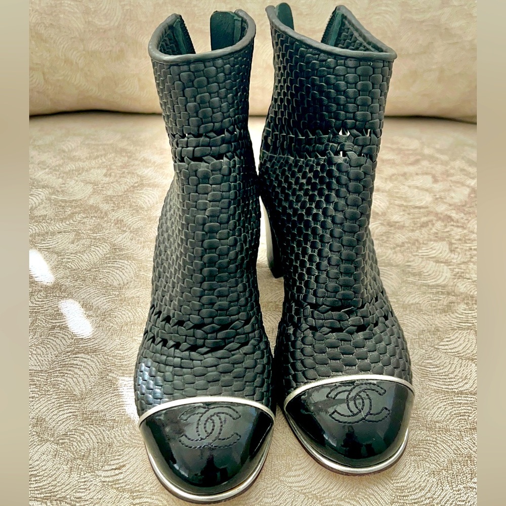 Chanel
Black Woven Leather Ankle Logo Cap-toe Ankle Block Heels Boots/Booties